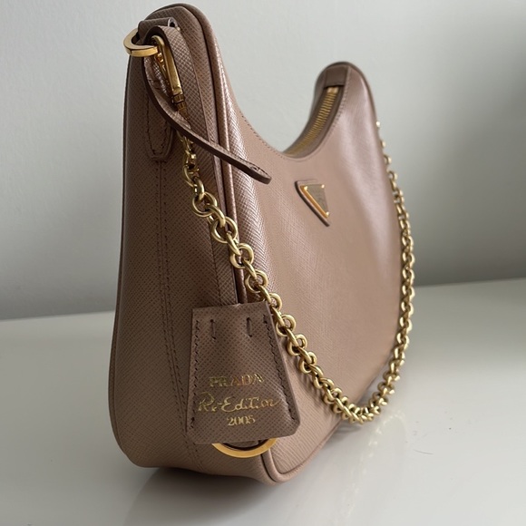 Prada 2005 Re-Edition Saffiano in Cameo Beige - Picture 4 of 16